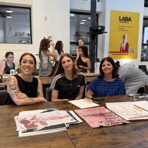Estudiantes de Diseño Gráfico de LABA Valencia presentando propuestas creativas para el Festival 10 Sentidos